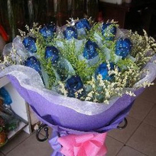 杭州移花接木花店 33支紅玫瑰與19顆愛心巧克力的完美結(jié)合